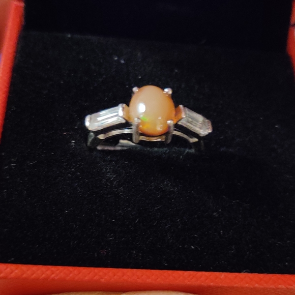 Ring - Picture 1 of 2